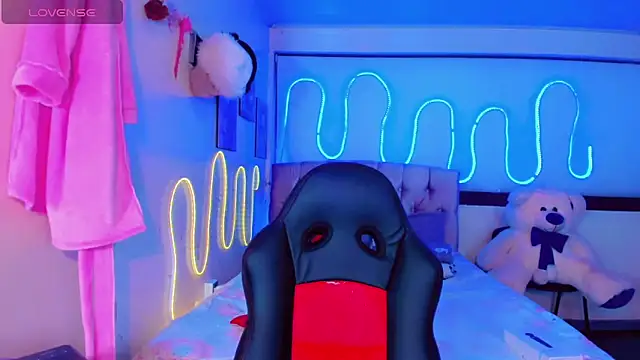 Snapshot of Alisson_Taylor_1 chatting on 02-25-26, 10:25 Alisson Taylor 1 online show from 02-25-26, 10:25