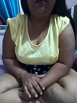 Moonae online show from 04-17-26, 01:36