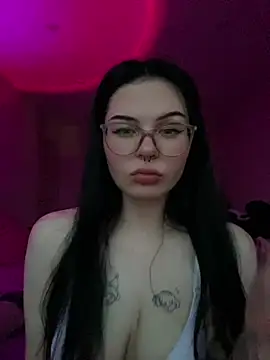 Snapshot of CindyMil chatting on 06-12-26, 06:18 CindyMil online show from 06-12-26, 06:18