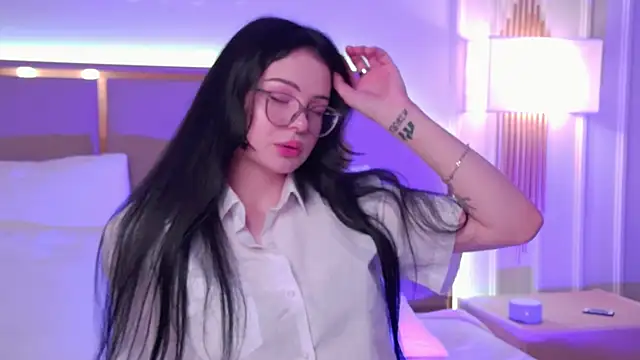 Snapshot of CindyMil chatting on 06-21-26, 06:27 CindyMil online show from 06-21-26, 06:27