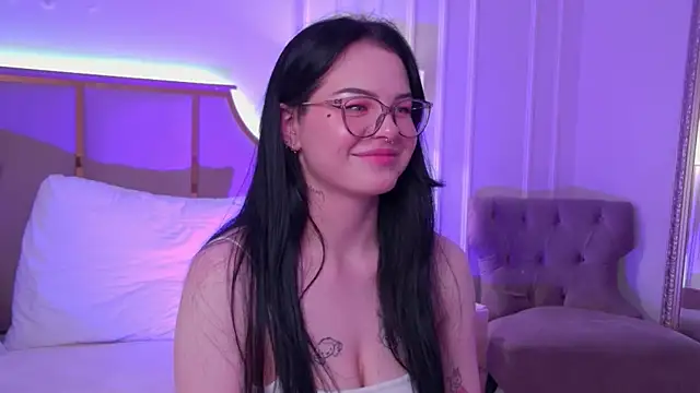 Snapshot of CindyMil chatting on 06-29-26, 10:37 CindyMil online show from 06-29-26, 10:37
