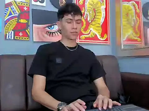 Snapshot of AronTawers chatting on 03-03-26, 06:58 AronTawers online show from 03-03-26, 06:58