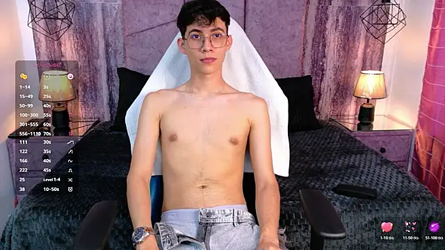 Snapshot of AronTawers chatting on 07-17-26, 07:30 AronTawers online show from 07-17-26, 07:30