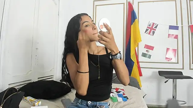 Snapshot of emily_gaviria1 chatting on 06-16-26, 01:47 emily gaviria1 online show from 06-16-26, 01:47