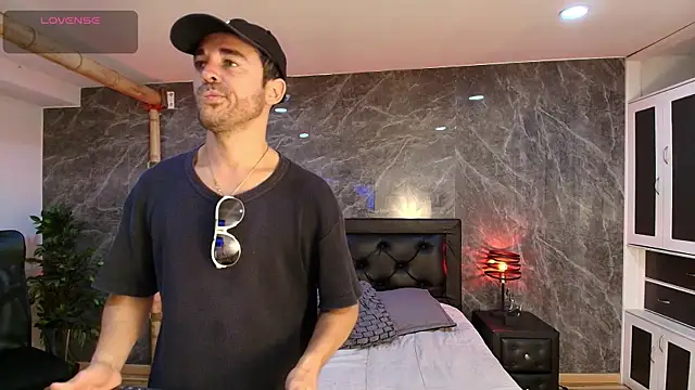 Adams Sanz online show from 04-25-26, 08:17