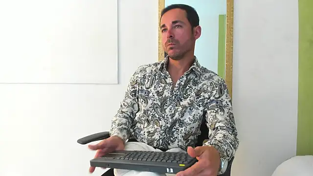 Adams Sanz online show from 05-13-26, 06:38