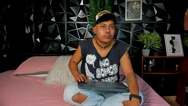 Noha  scott online show from 04-04-26, 01:41