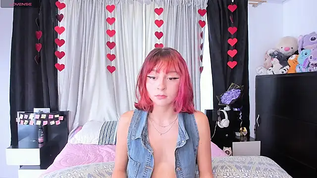 dafnne  hall online show from 04-07-26, 07:47