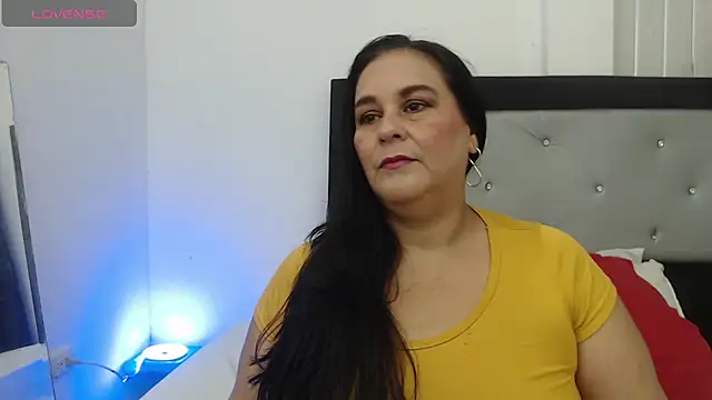 Snapshot of Sharlot_curvy chatting on 04-26-26, 07:33 Sharlot curvy online show from 04-26-26, 07:33