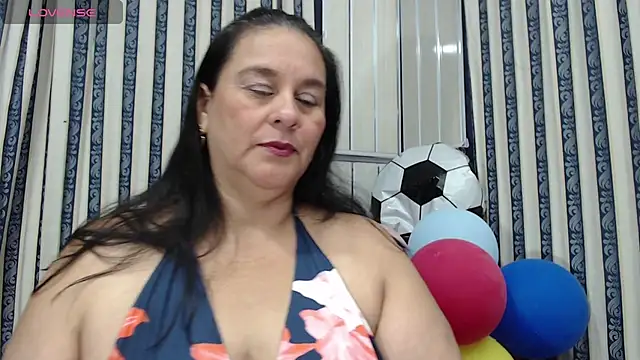 Snapshot of Sharlot_curvy chatting on 07-08-26, 08:57 Sharlot curvy online show from 07-08-26, 08:57
