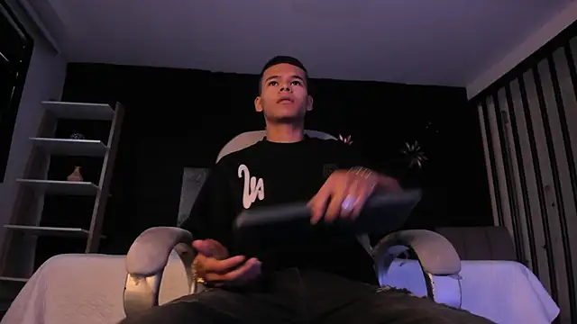 DylanRoyce  online show from 04-14-26, 12:22