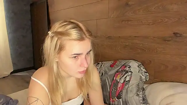 AmmyLuu online show from 04-10-26, 11:26