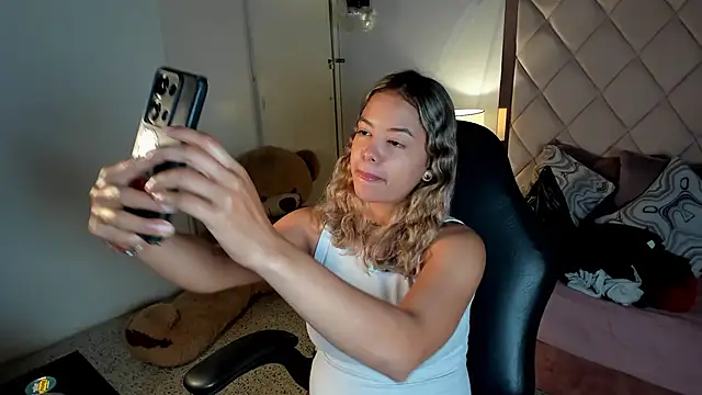 Snapshot of dulce_lyraa1 chatting on 06-27-26, 05:23 dulce lyraa1 online show from 06-27-26, 05:23