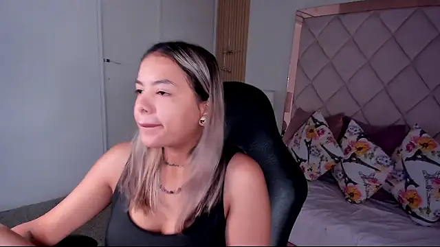 Snapshot of dulce_lyraa1 chatting on 07-17-26, 03:35 dulce lyraa1 online show from 07-17-26, 03:35