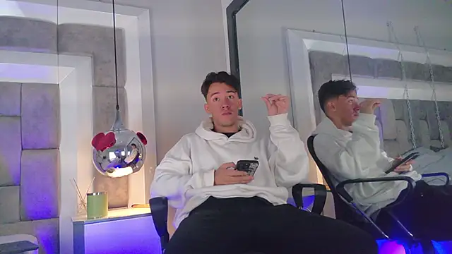 Austin Reedss online show from 04-08-26, 01:22