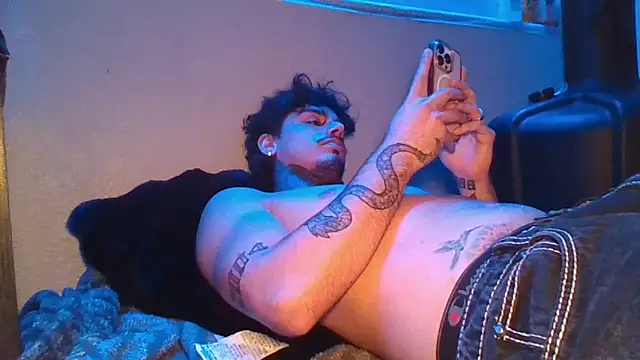 Snapshot of SNAKEARM chatting on 02-24-26, 06:44 SNAKEARM online show from 02-24-26, 06:44