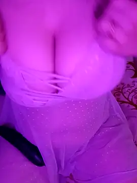 Lona Hot online show from 05-18-26, 09:48