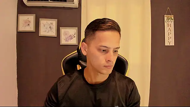 Snapshot of sexy_andres01 chatting on 07-31-26, 01:21 sexy andres01 online show from 07-31-26, 01:21