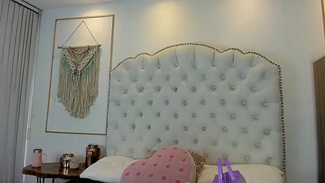 Snapshot of Sara_funy chatting on 04-28-26, 11:15 Sara funy online show from 04-28-26, 11:15