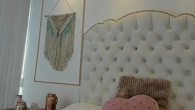 Snapshot of Sara_funy chatting on 05-06-26, 02:11 Sara funy online show from 05-06-26, 02:11