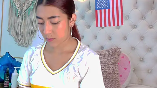 Sara funy online show from 06-17-26, 11:34