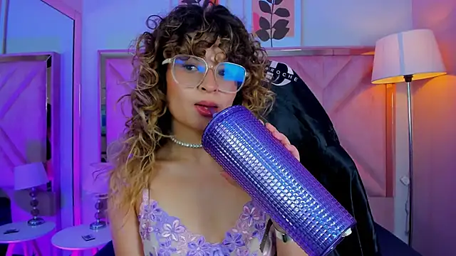 Snapshot of emilyjonesss_ chatting on 02-25-26, 07:56 emilyjonesss online show from 02-25-26, 07:56