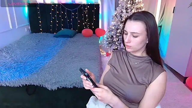 Snapshot of Vivian_Wee chatting on 02-27-26, 09:15 Vivian Wee online show from 02-27-26, 09:15