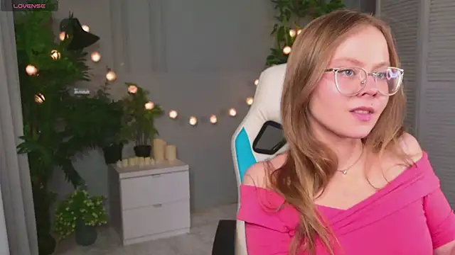 Sophie Peach  online show from 04-13-26, 02:55