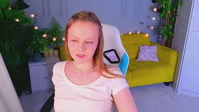 Sophie Peach  online show from 05-26-26, 03:30