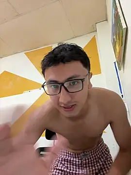 Snapshot of Gonzalogz chatting on 05-10-26, 04:28 Gonzalogz online show from 05-10-26, 04:28