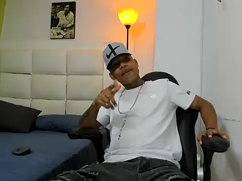 Snapshot of emanuel_23cm chatting on 02-28-26, 02:23 emanuel 23cm online show from 02-28-26, 02:23