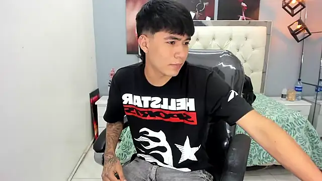 Snapshot of Thiago_collinss chatting on 05-31-26, 10:44 Thiago collinss online show from 05-31-26, 10:44