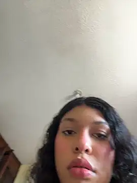 Snapshot of Sophiemoo_ chatting on 06-20-26, 02:53 Sophiemoo online show from 06-20-26, 02:53