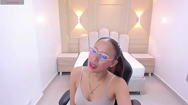 LESLYSIMPSON online show from 03-19-26, 07:51