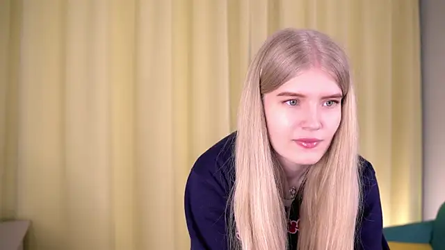 Snapshot of TraceeSeelig chatting on 03-03-26, 04:18 TraceeSeelig online show from 03-03-26, 04:18