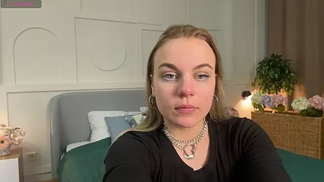 Snapshot of Glow_Margo chatting on 03-03-26, 01:34 Glow Margo online show from 03-03-26, 01:34