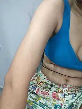 Snapshot of NeetuKumri chatting on 04-19-26, 04:39 NeetuKumri online show from 04-19-26, 04:39