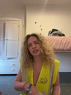 Snapshot of curlyirishgirl chatting on 02-25-26, 10:03 curlyirishgirl online show from 02-25-26, 10:03