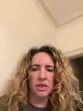 Snapshot of curlyirishgirl chatting on 03-02-26, 11:00 curlyirishgirl online show from 03-02-26, 11:00