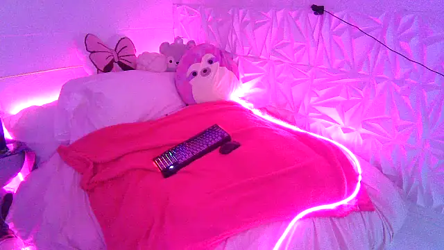 Snapshot of Moongirl117 chatting on 02-28-26, 04:41 Moongirl117 online show from 02-28-26, 04:41