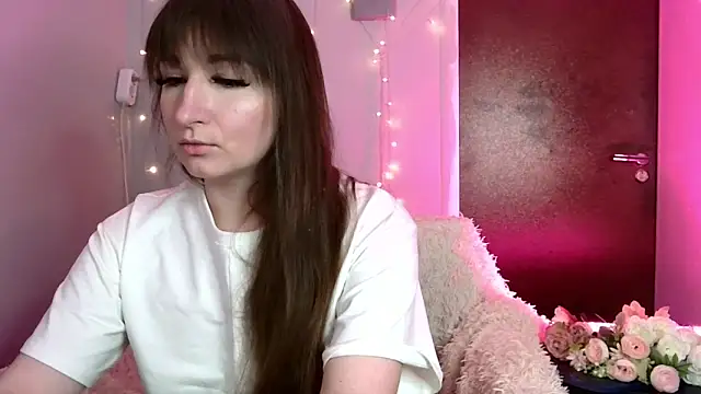 Snapshot of Birdie_Kiss chatting on 06-02-26, 08:00 Birdie Kiss online show from 06-02-26, 08:00