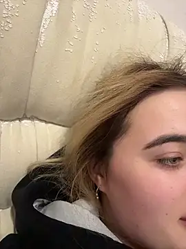 Snapshot of TiffanyCouture chatting on 02-28-26, 05:47 TiffanyCouture online show from 02-28-26, 05:47