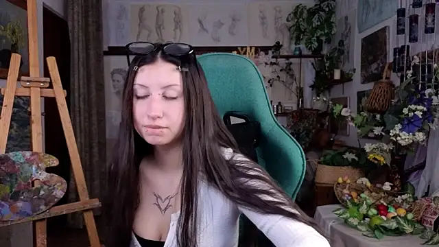 EffieMeowley online show from 04-18-26, 05:55