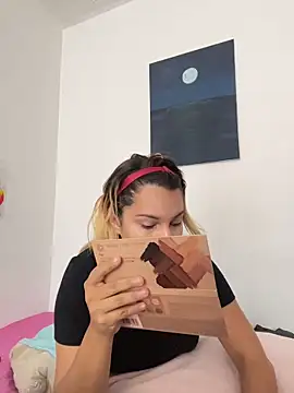 aurora bela online show from 03-26-26, 06:13