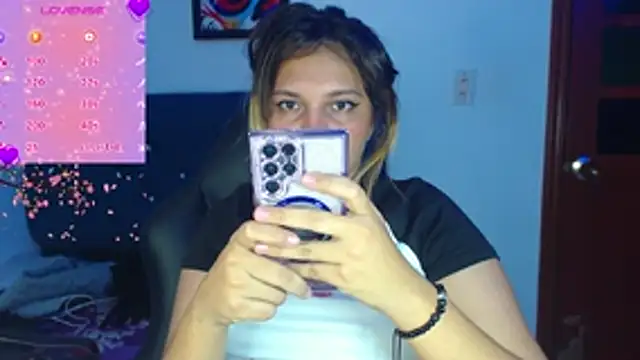Snapshot of aurora_bela chatting on 05-13-26, 11:00 aurora bela online show from 05-13-26, 11:00