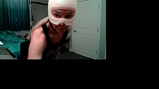 Snapshot of shadowpleasures4u chatting on 05-18-26, 02:34 shadowpleasures4u online show from 05-18-26, 02:34