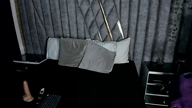 EmeelyMuller online show from 03-10-26, 04:06