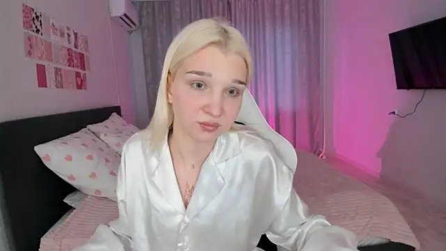 Lara Blue online show from 03-10-26, 04:06