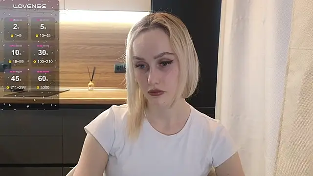 Snapshot of Bella_Villen chatting on 06-18-26, 12:53 Bella Villen online show from 06-18-26, 12:53