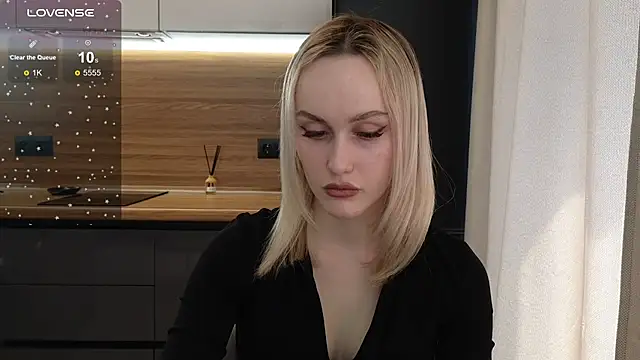 Snapshot of Bella_Villen chatting on 06-19-26, 05:45 Bella Villen online show from 06-19-26, 05:45